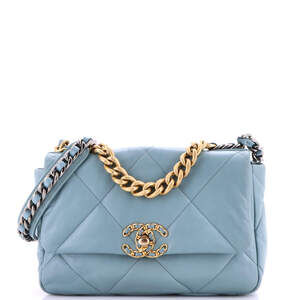 Chanel 19 Flap Bag Quilted Leather #231227C49B